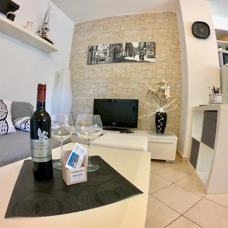 Corinne Garden Residence Novigrad Istria Buitenkant foto