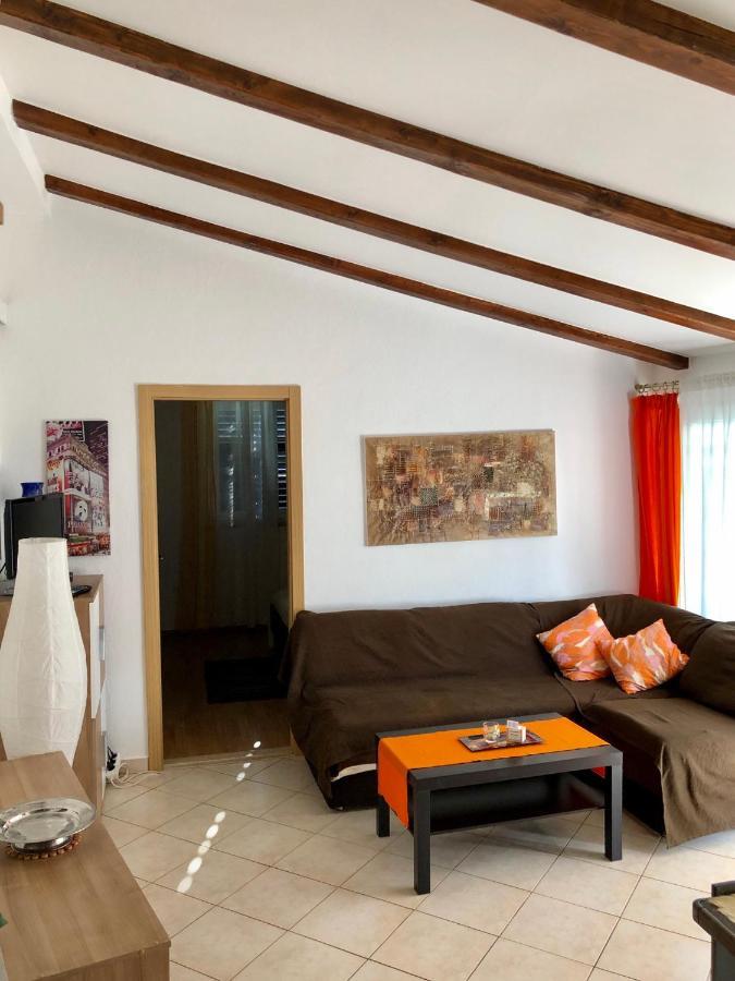 Appartement Corinne Garden *